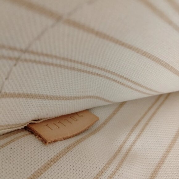 Authentic Louis Vuitton Neverful Accessory Pouch LCMON206-112025 - Picture 9 of 9